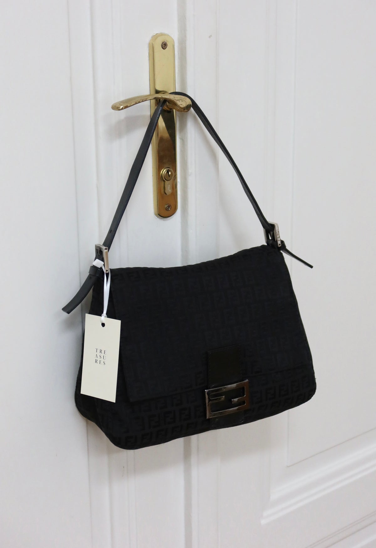 FENDI MAMMA BAGUETTE BLACK ZUCCA