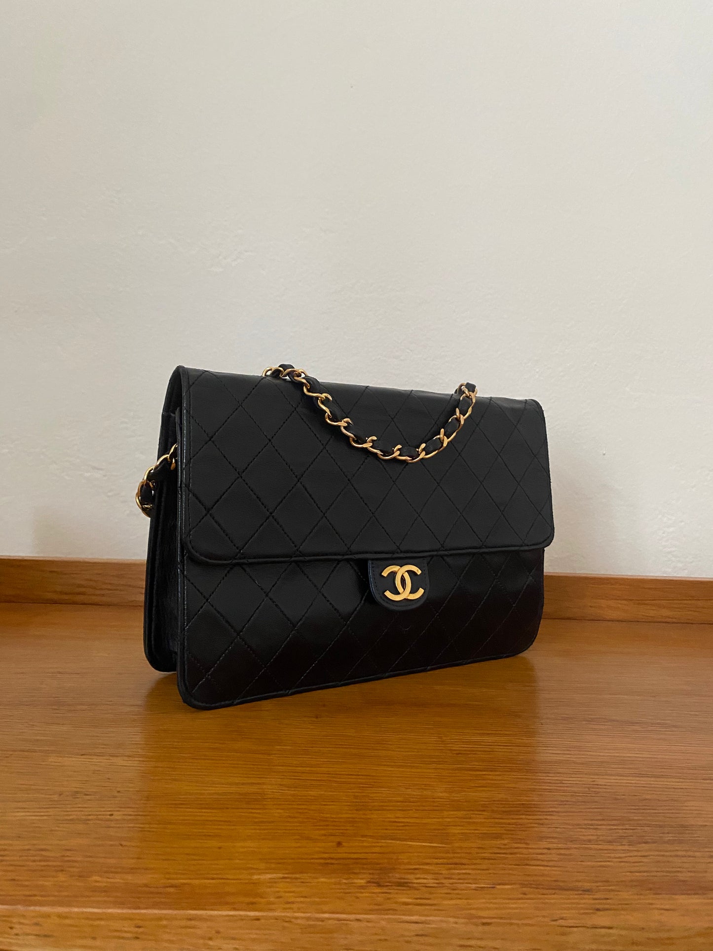 CHANEL CLASSIC SINGLE FLAP BAG