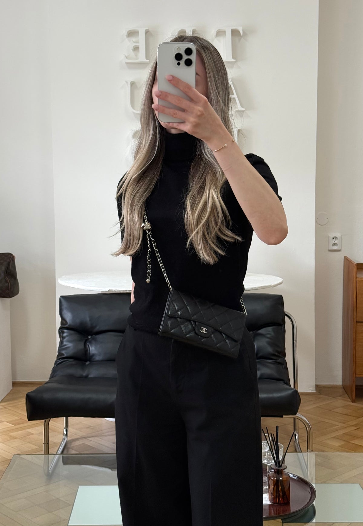 Chanel Classic Long Wallet z černé caviar kůže se stříbrným hardwarem – Treasures Prague