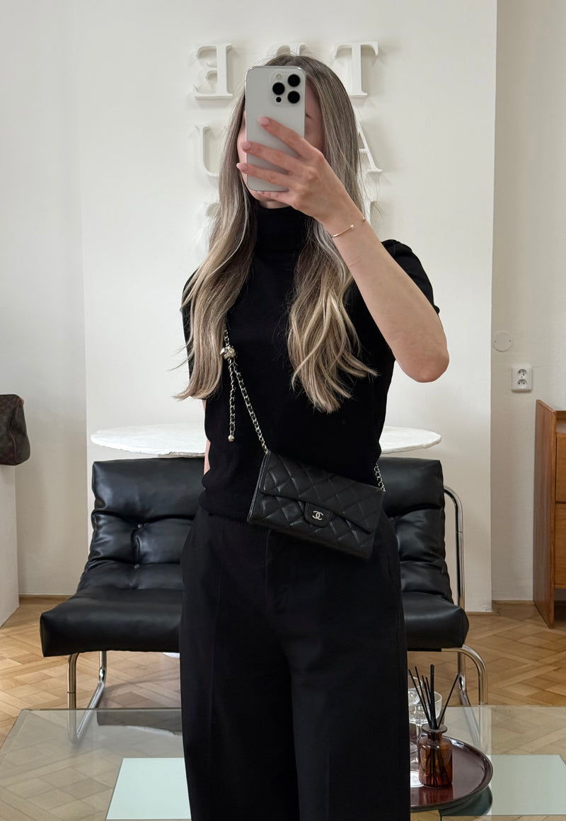 Chanel Classic Long Wallet z černé caviar kůže se stříbrným hardwarem – Treasures Prague