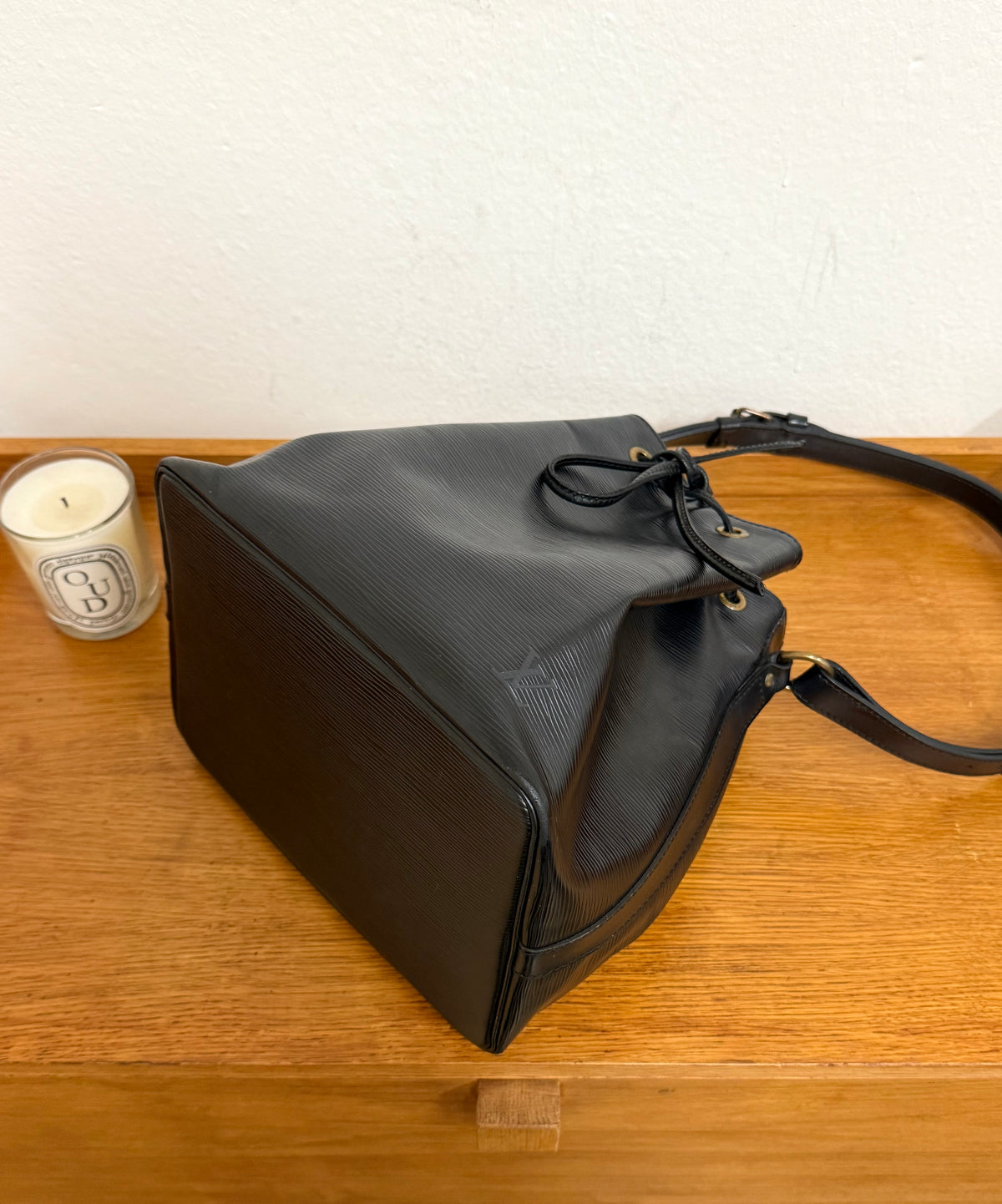 LV EPI PETIT NOÉ BLACK BUCKET BAG