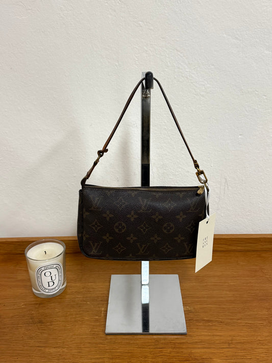LV POCHETTE