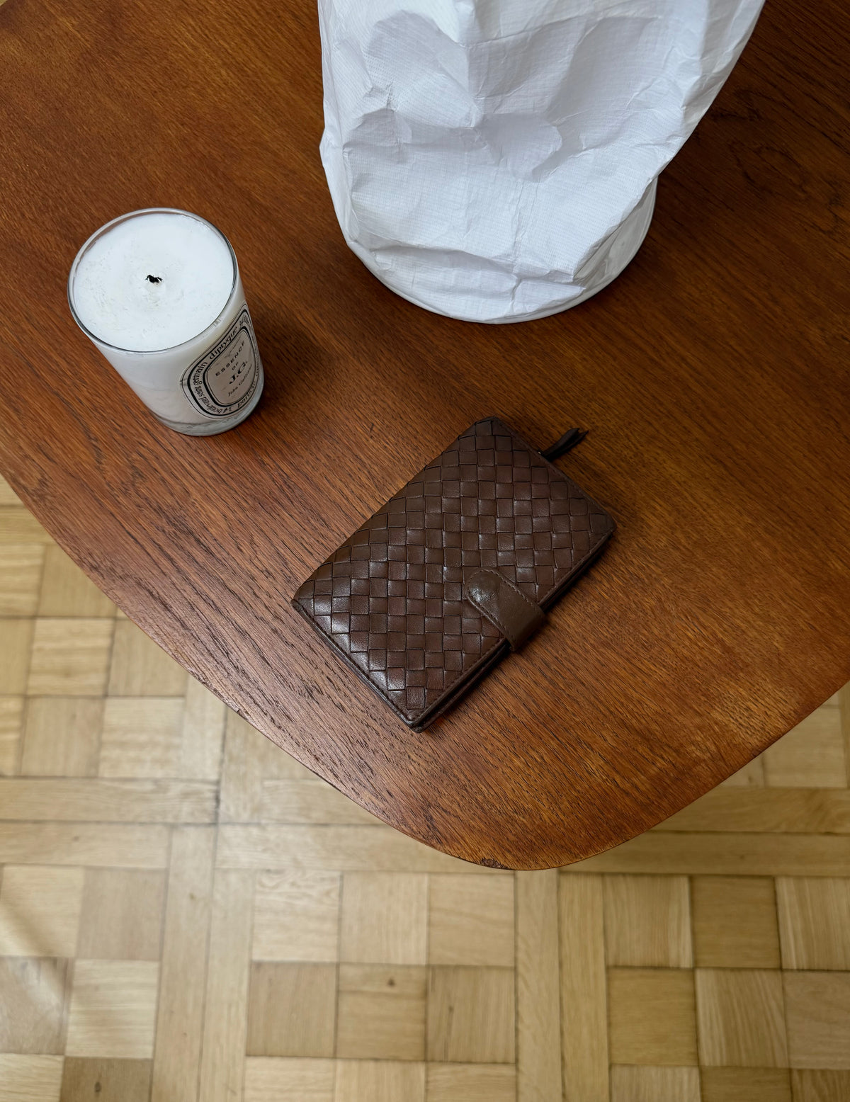 Bottega Veneta Intrecciato peněženka z hnědé pletené kůže – Treasures Prague