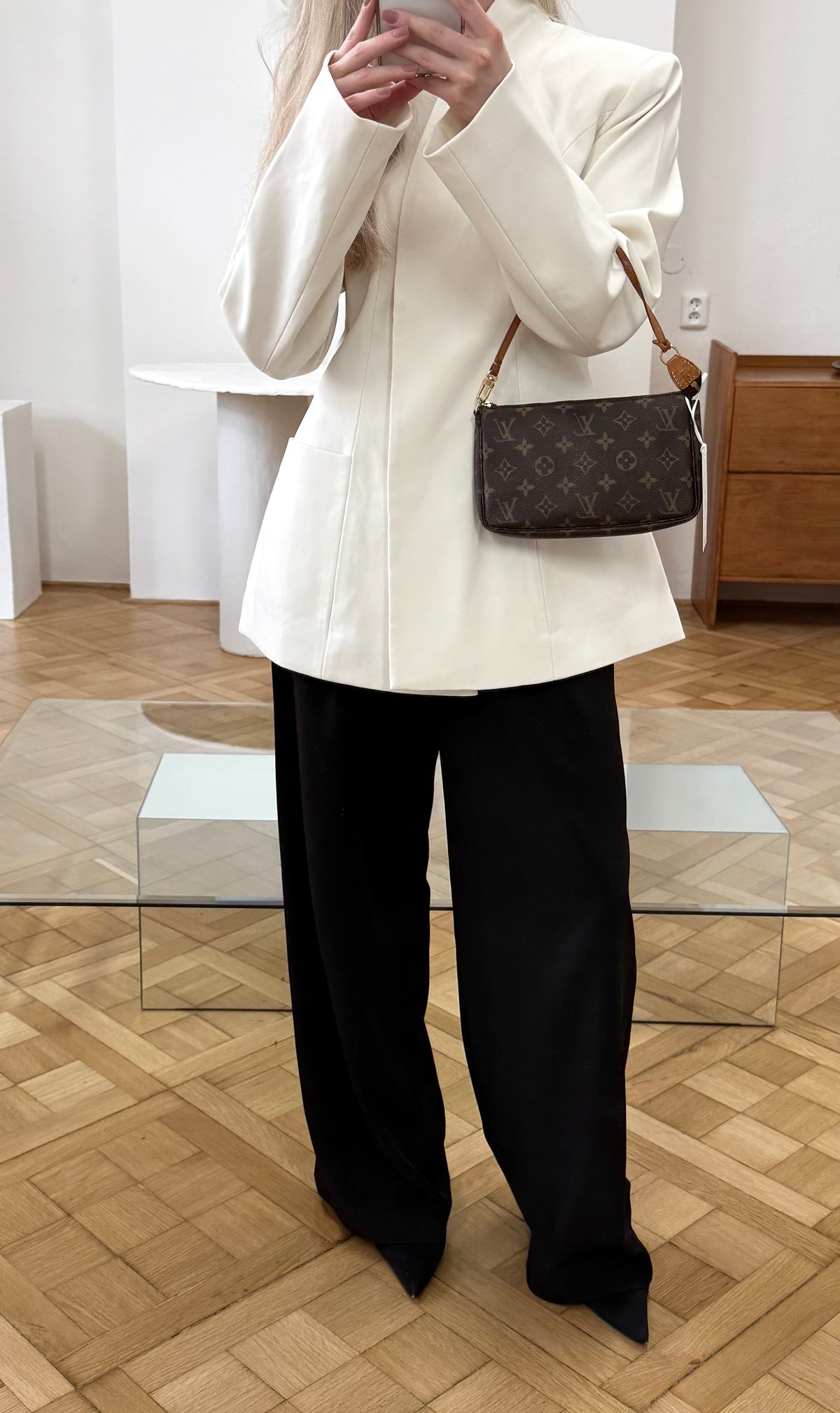LV Pochette