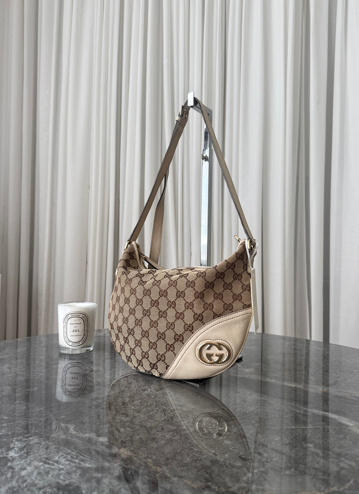 Gucci Sukey crossbody bag in GG canvas with gold hardware, photo 3