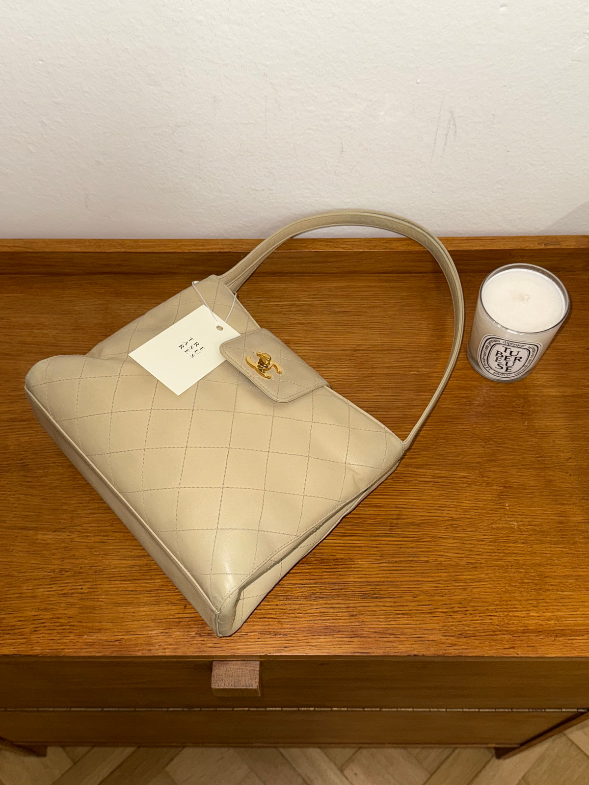 CHANEL KELLY SHOULDER BAG BEIGE TWIST LOCK 24K GOLD