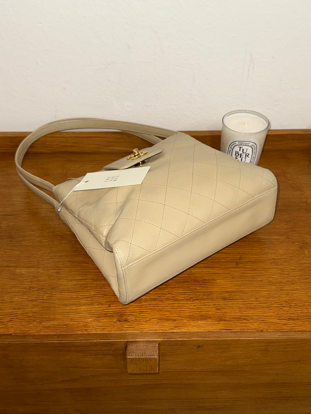 CHANEL KELLY SHOULDER BAG BEIGE TWIST LOCK 24K GOLD
