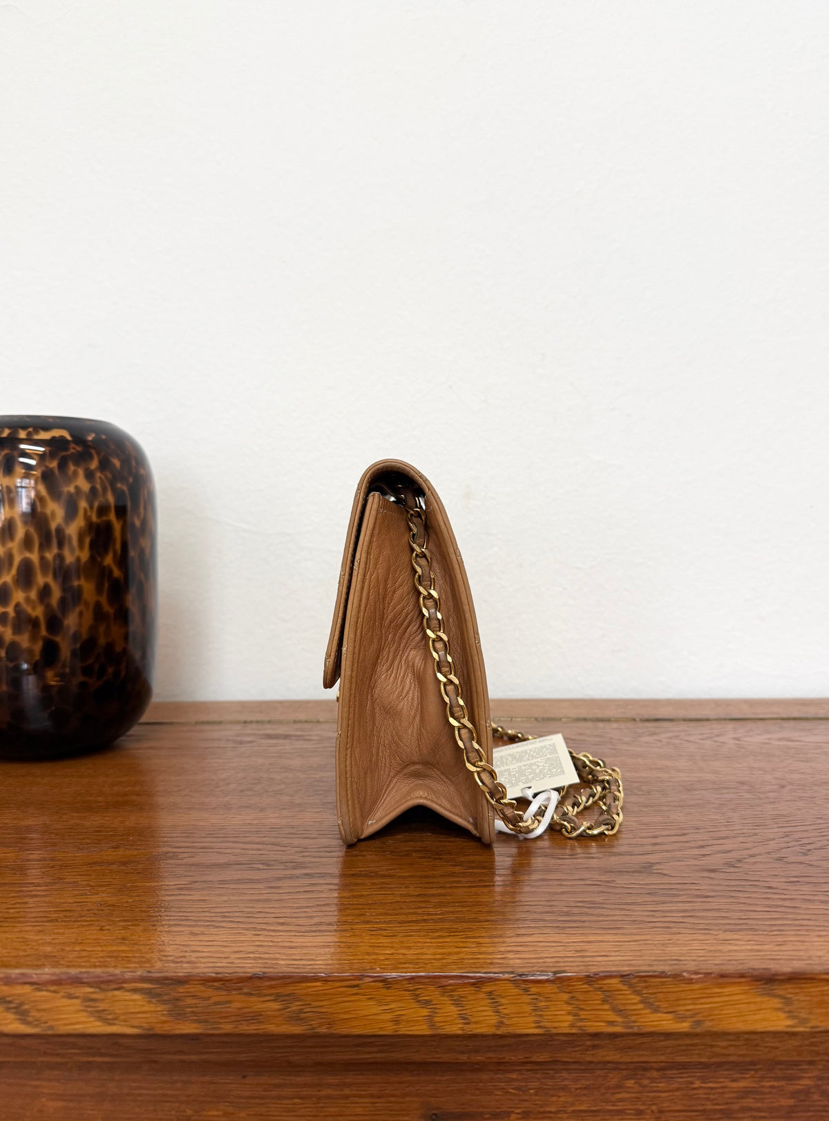 Chanel Matelassé shoulder bag in camel lambskin with gold chain, photo 5