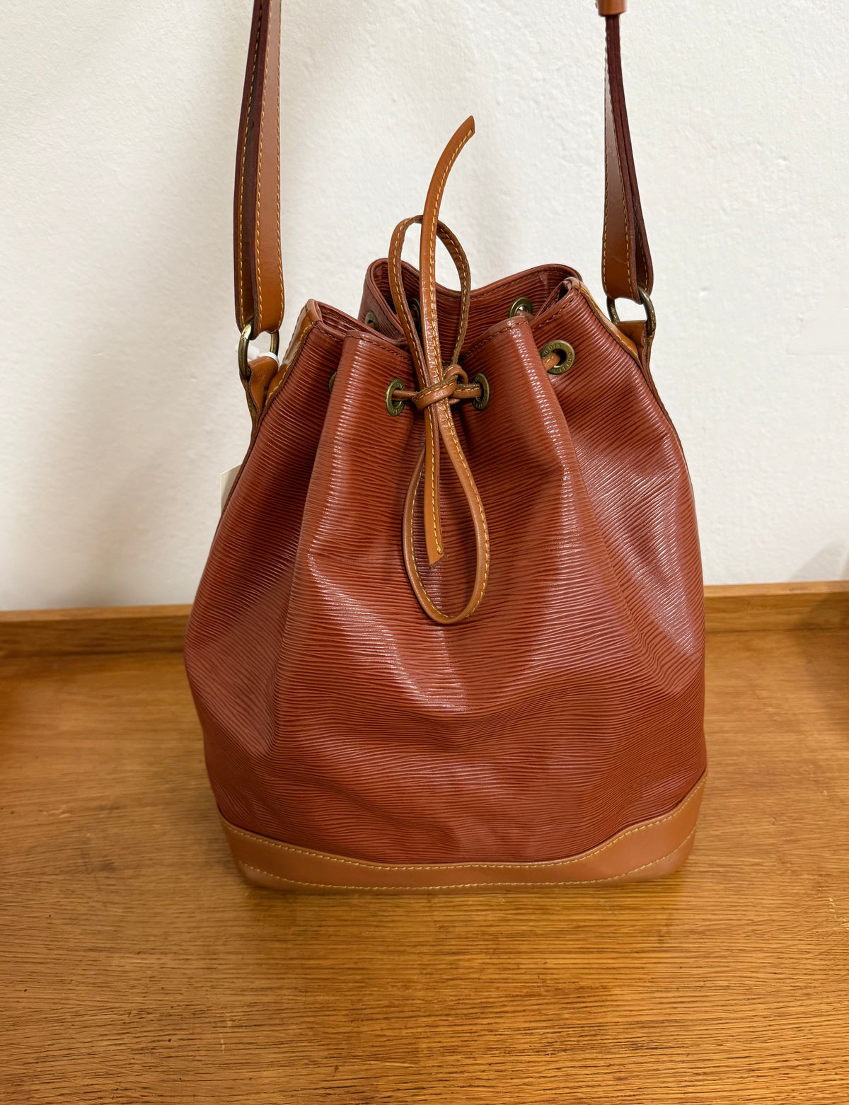 LOUIS VUITTON EPI NOÉ BROWN BUCKET BAG