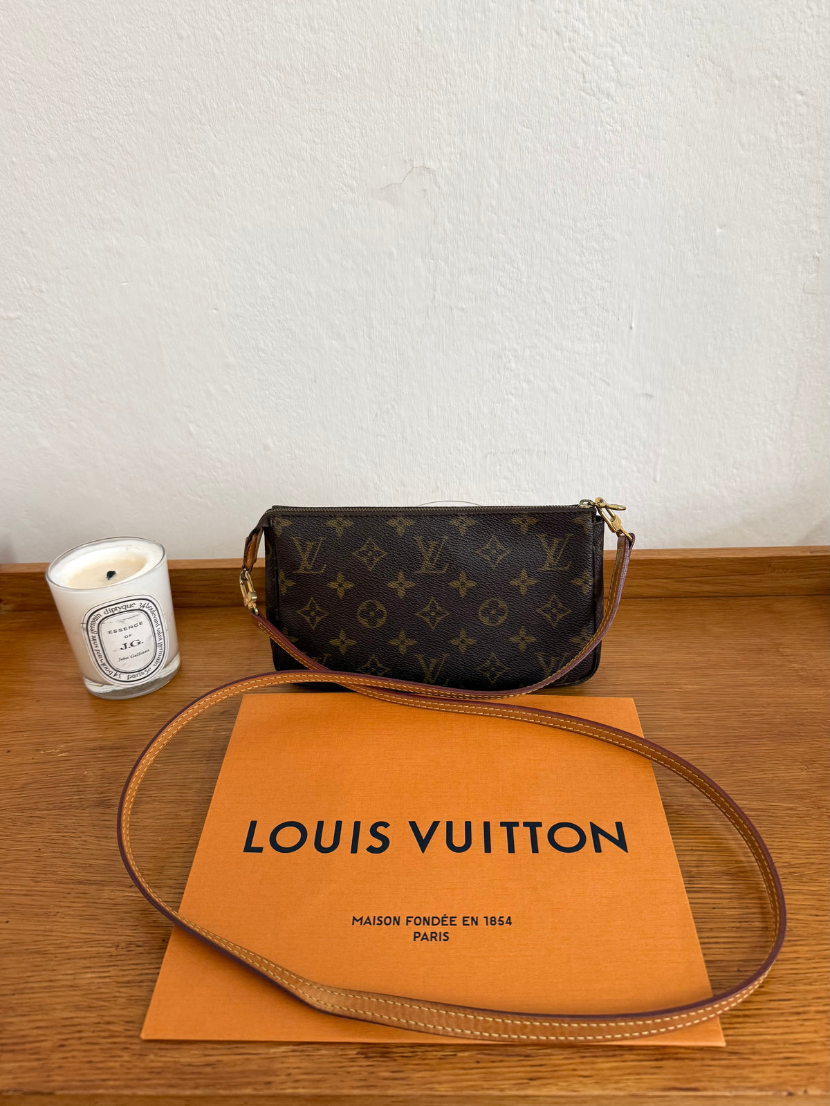LV POCHETTE