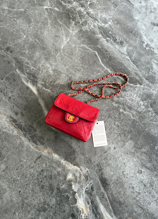 Chanel Timeless Classic Single Flap 17 z červené jehněčí kůže – Treasures Prague