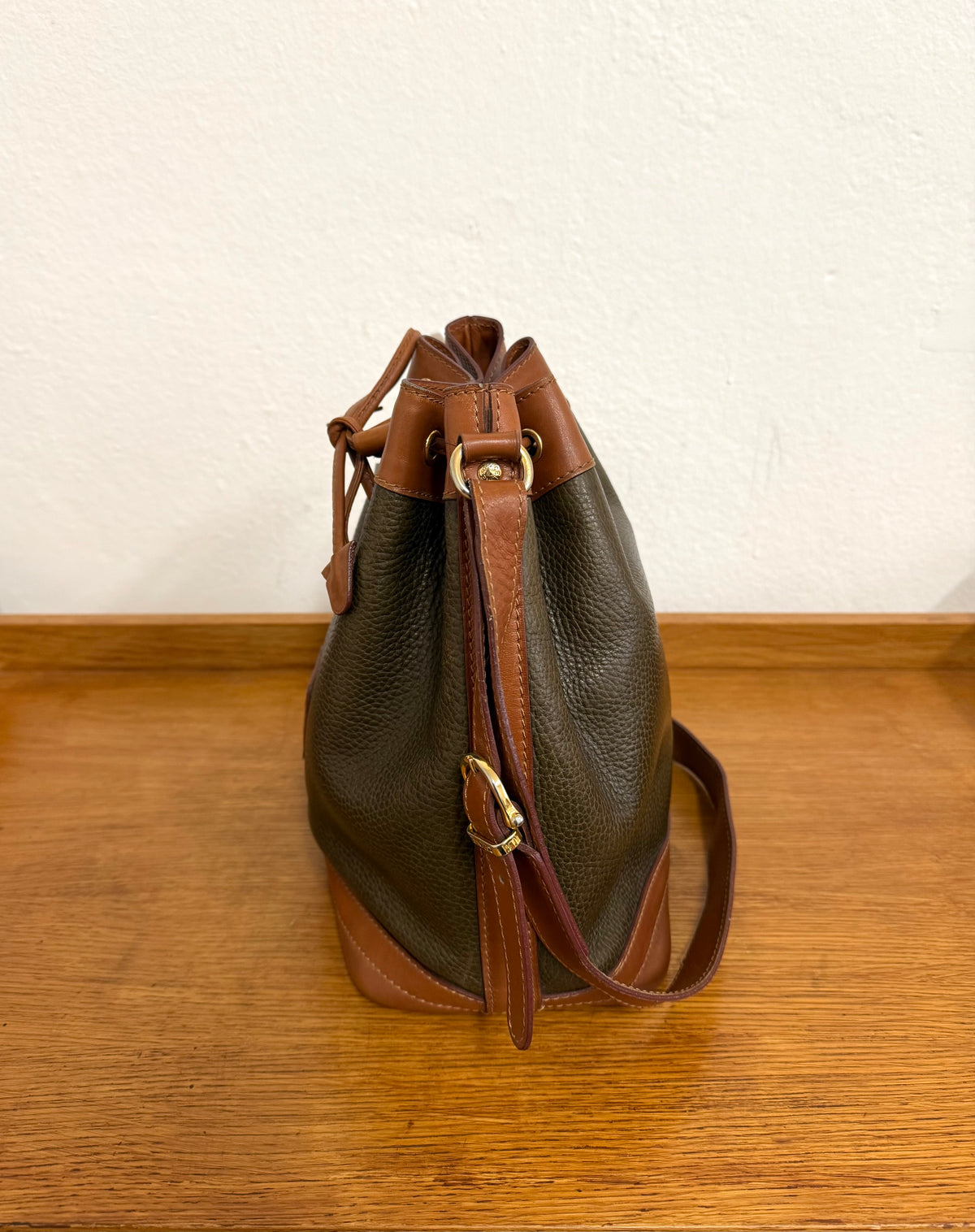 CELINE TRIOMPHE BUCKET BAG