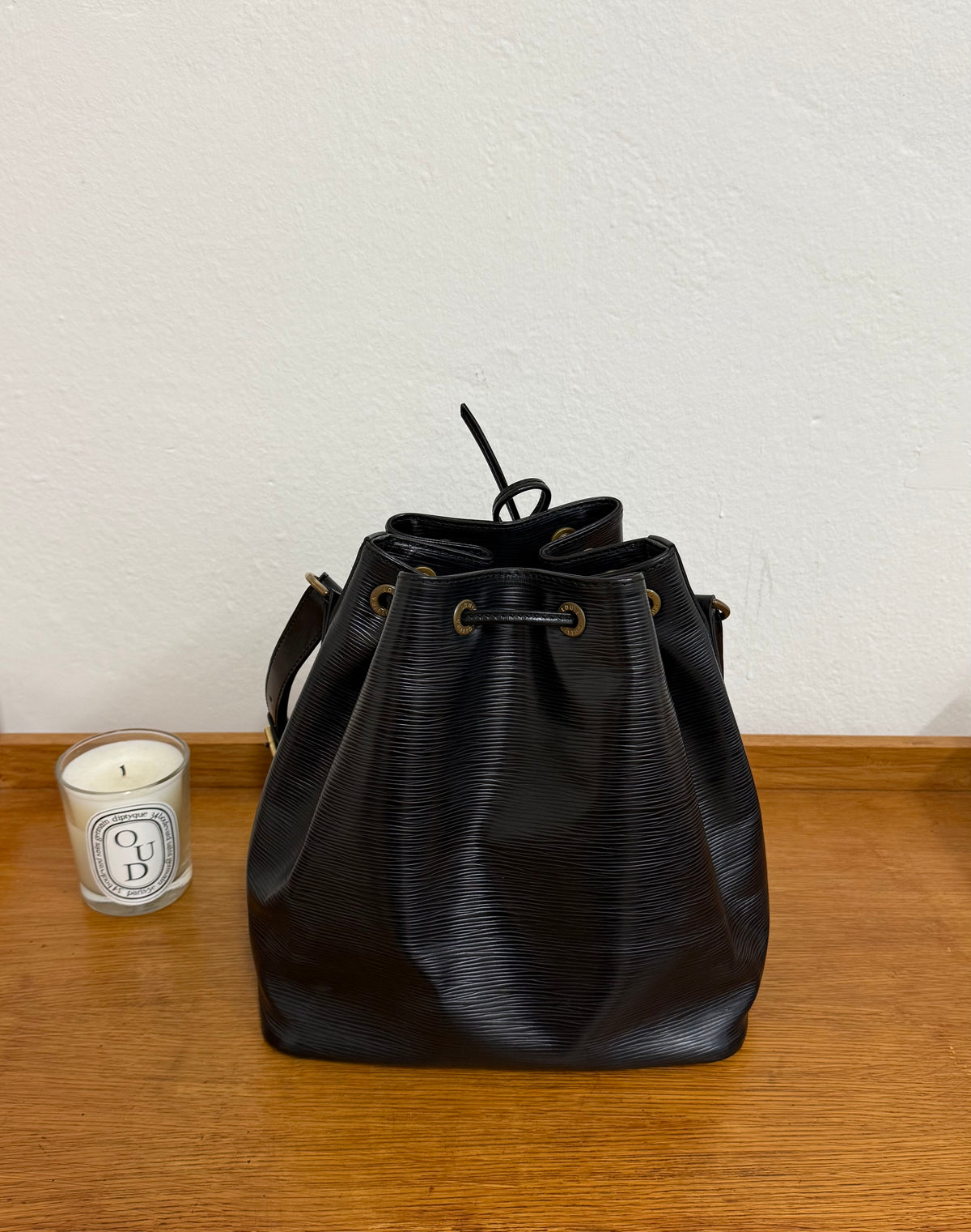 LV EPI PETIT NOÉ BLACK BUCKET BAG