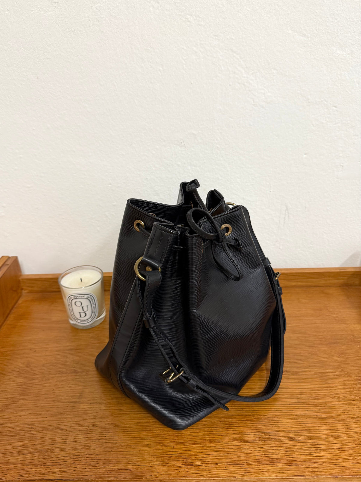 LV EPI PETIT NOÉ BLACK BUCKET BAG