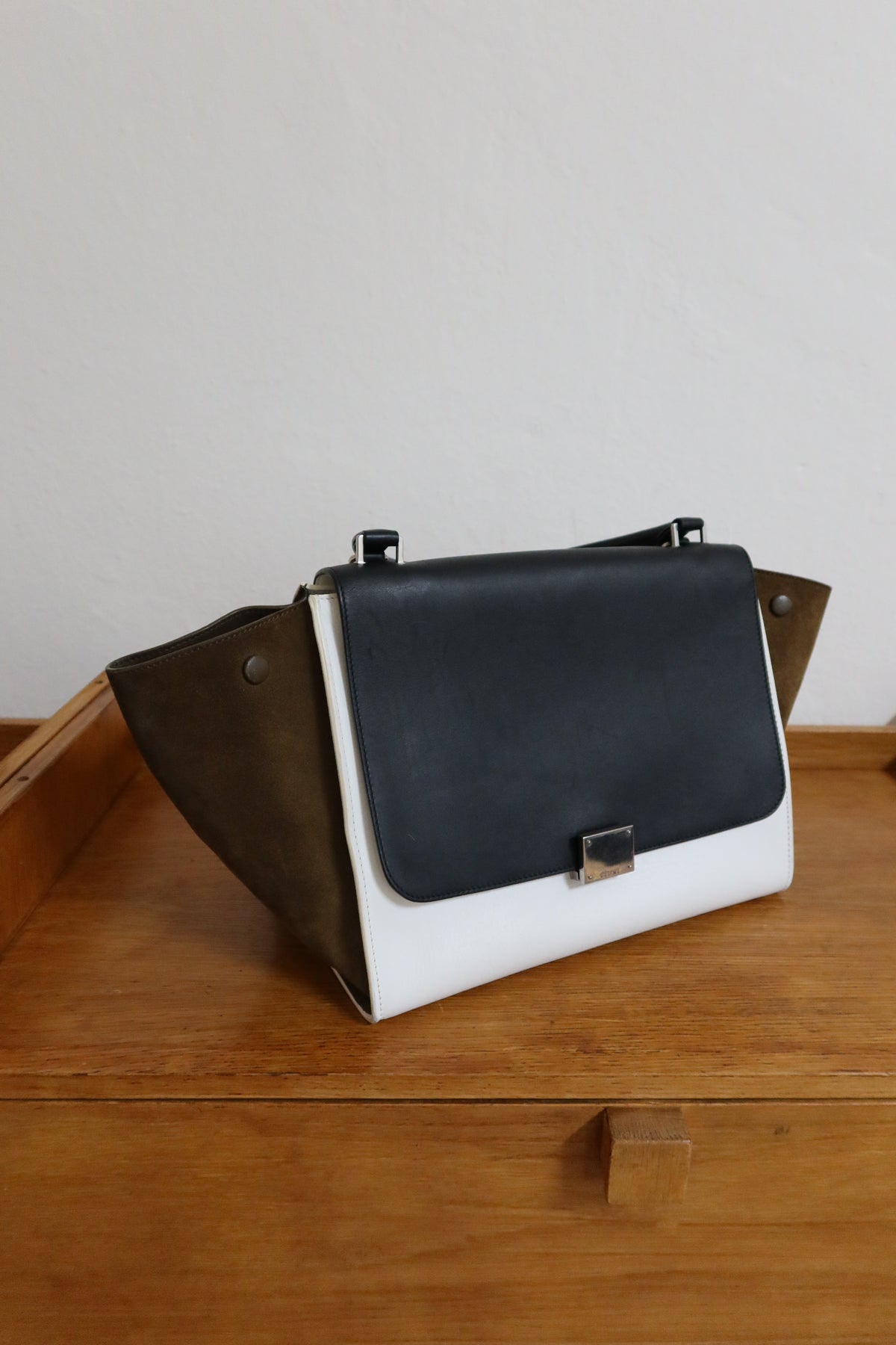 CELINE PHOEBE PHILO TRAPEZE BLACK WHITE