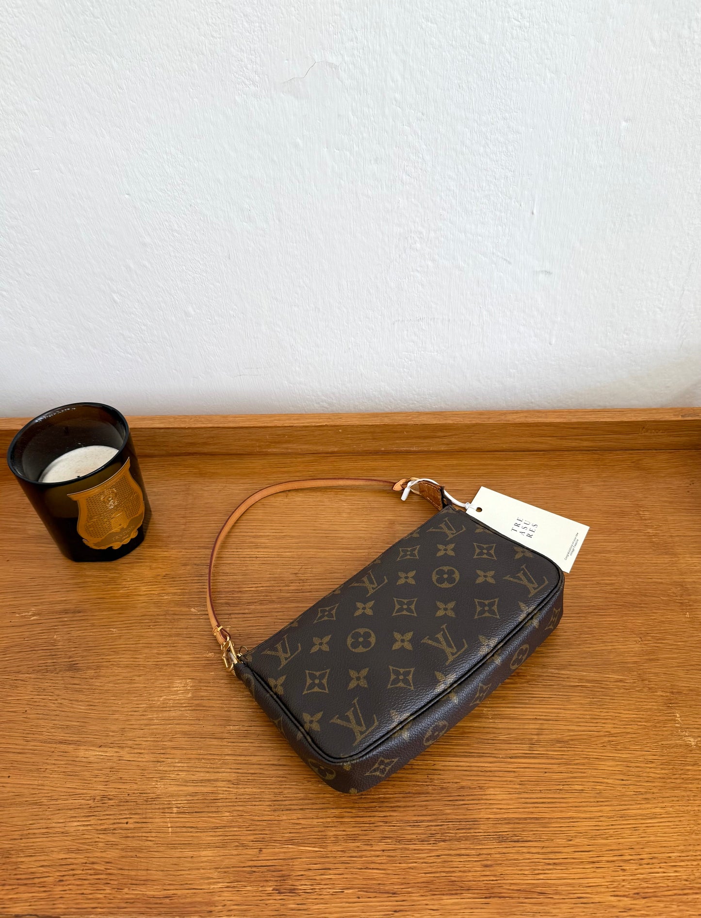 LV POCHETTE