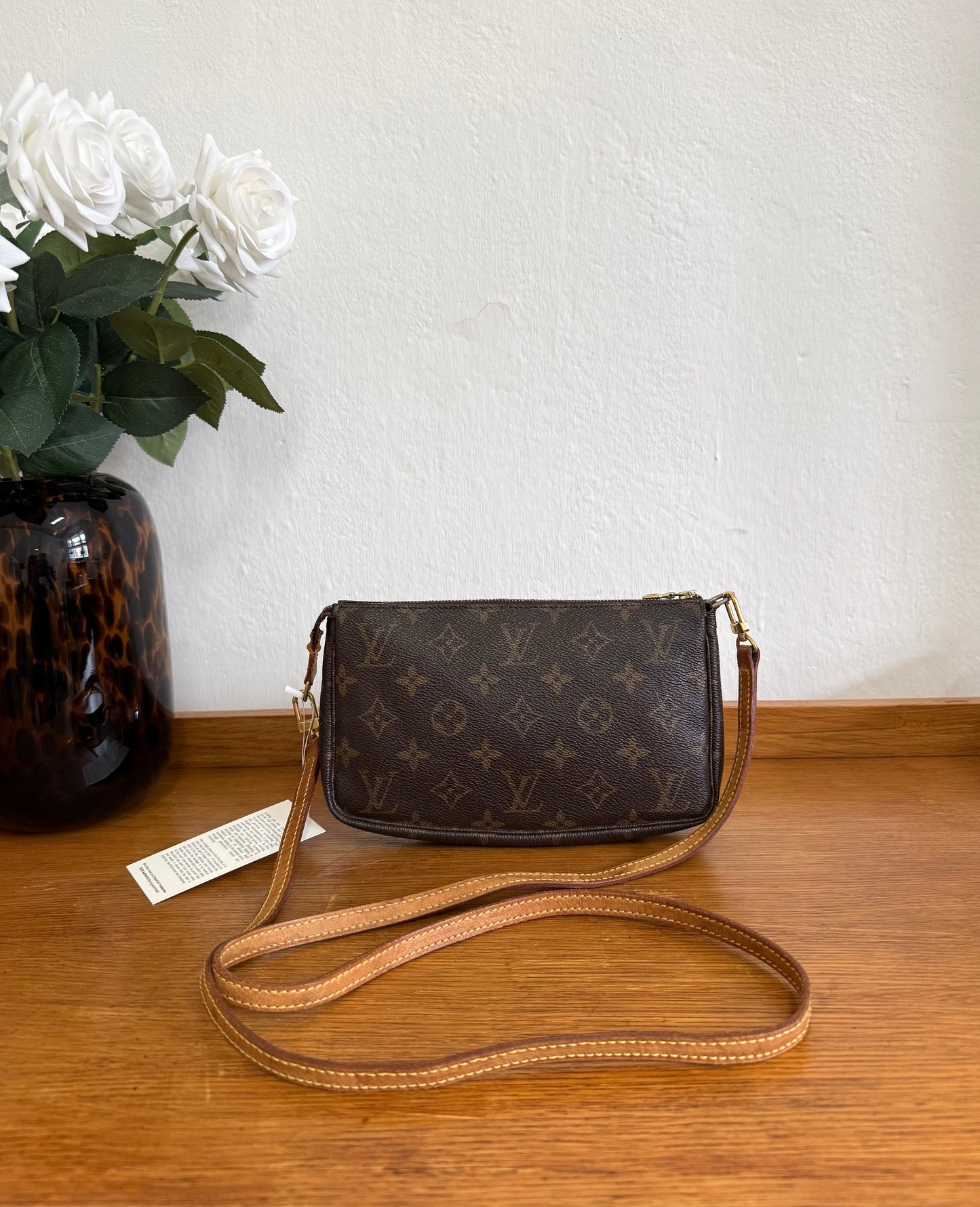 LV POCHETTE