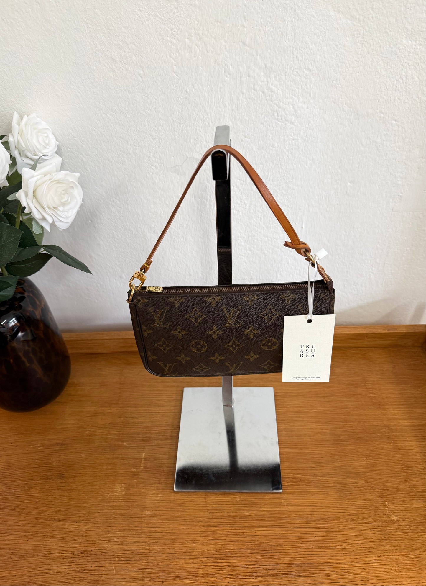 LV POCHETTE