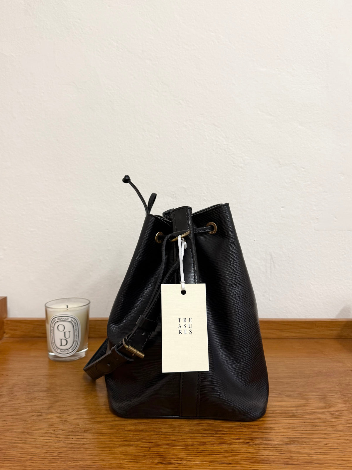 LV EPI PETIT NOÉ BLACK BUCKET BAG