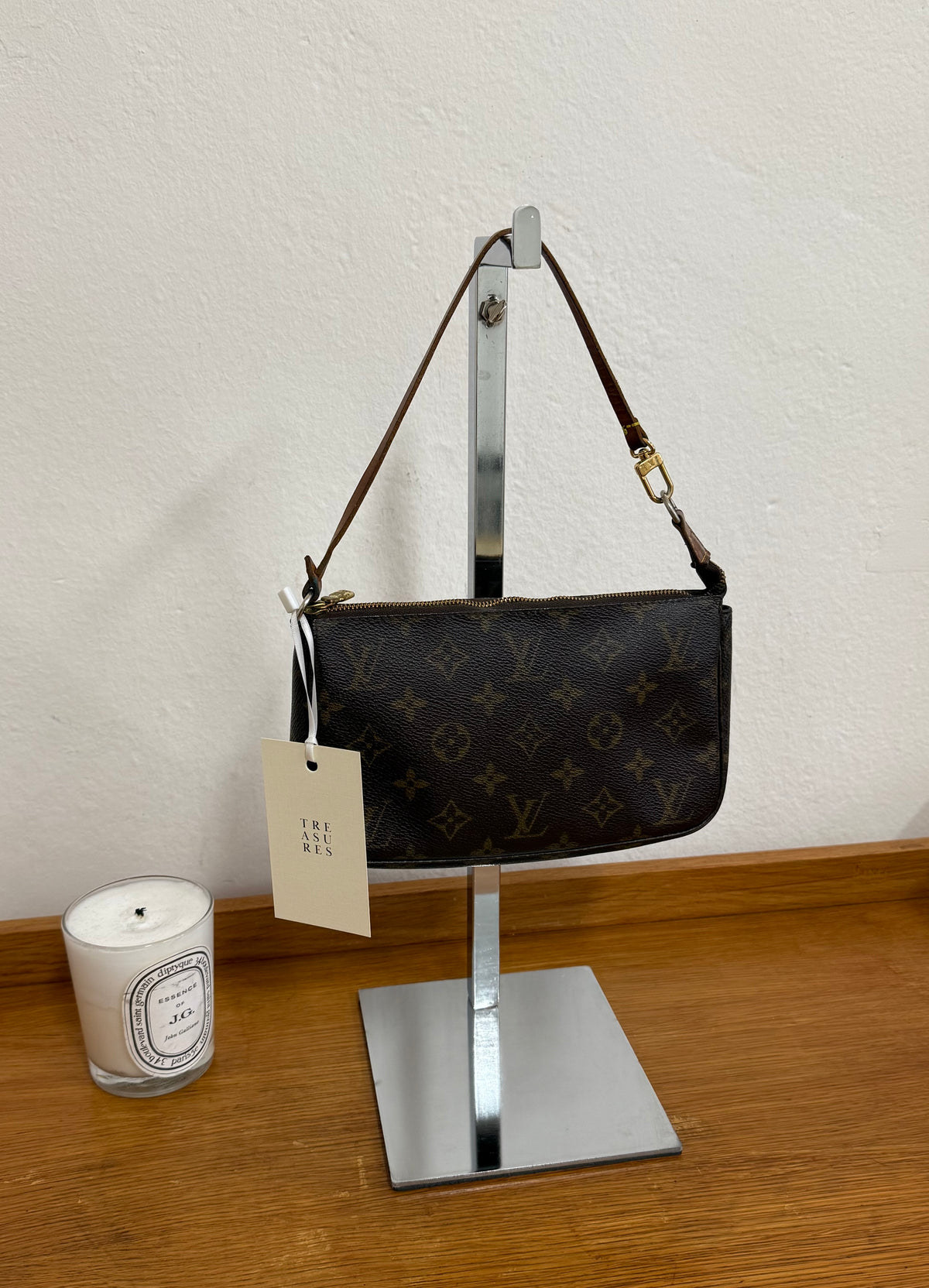 LV POCHETTE