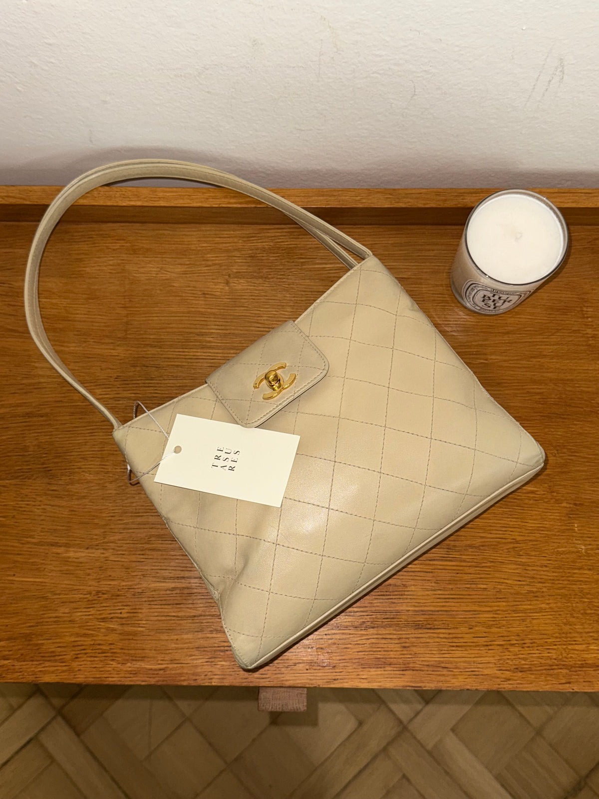 CHANEL KELLY SHOULDER BAG BEIGE TWIST LOCK 24K GOLD