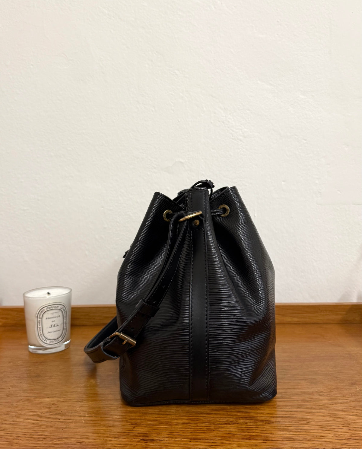 LV EPI PETIT NOÉ BLACK BUCKET BAG