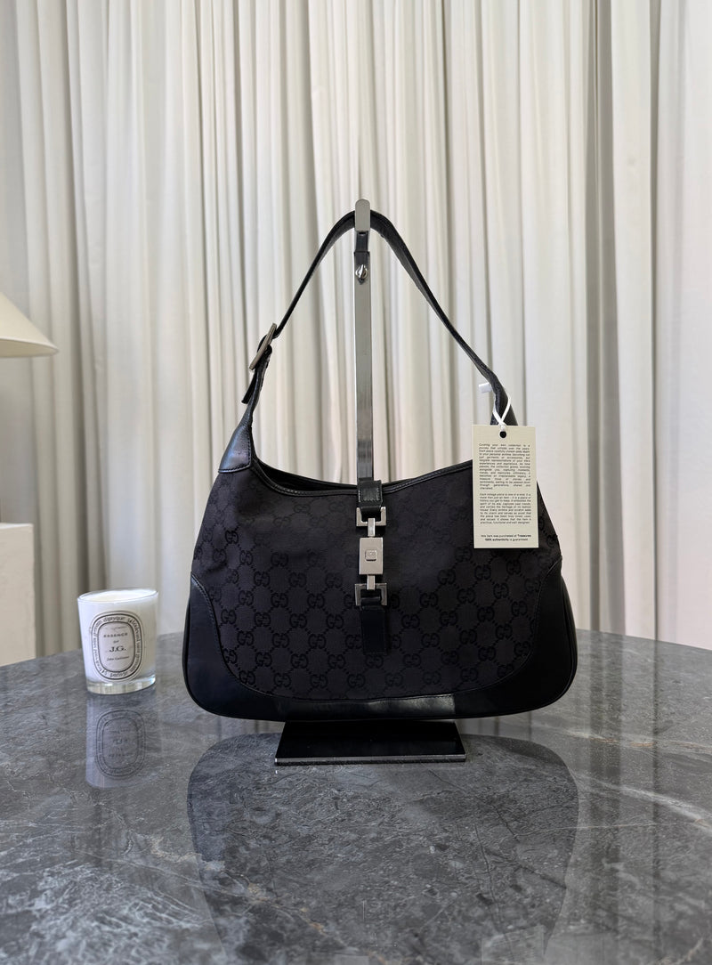 Gucci Jackie z černého GG canvasu se stříbrným hardwarem – Treasures Prague