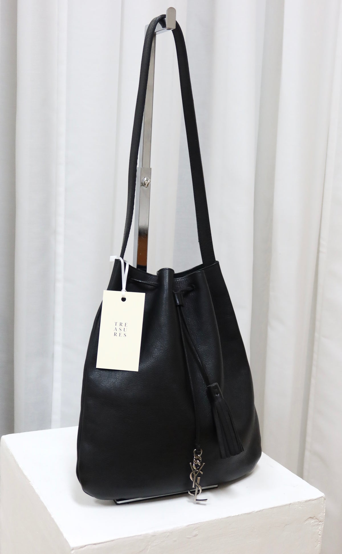SAINT LAURENT DRAWSTRING BLACK SHOULDER BAG