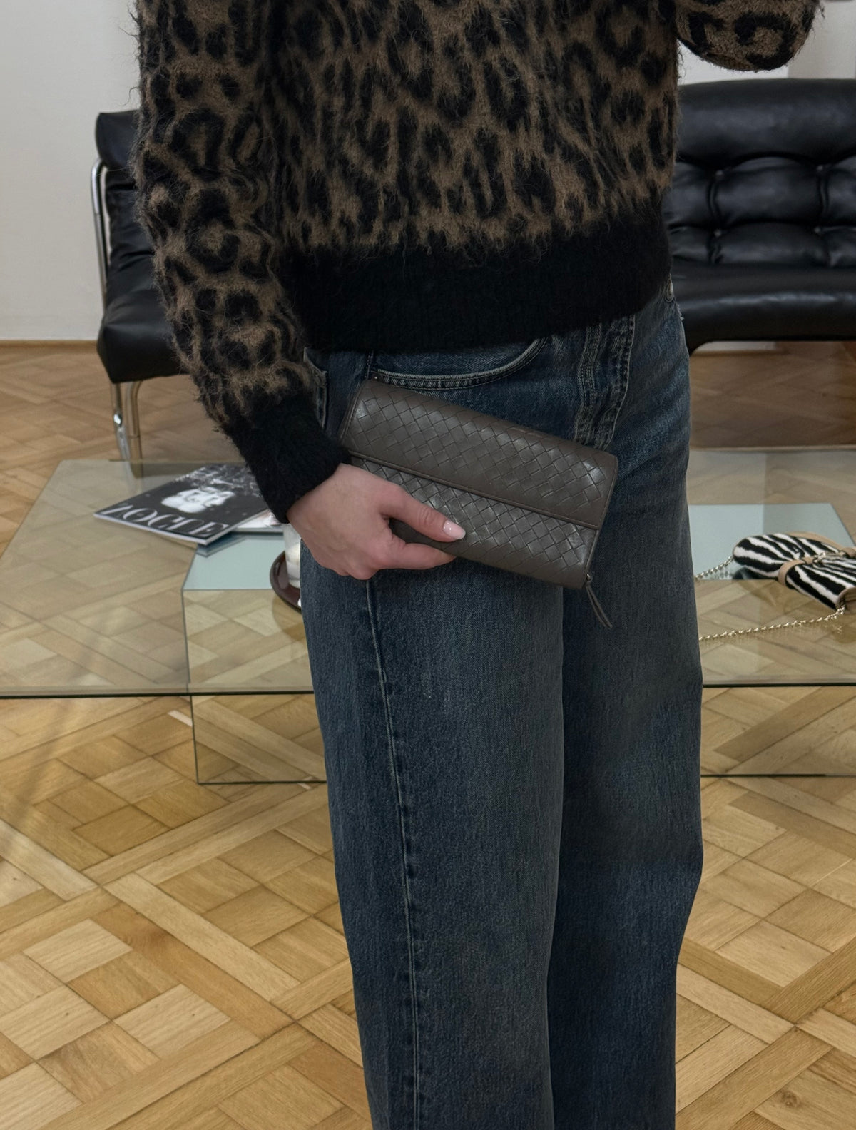 Bottega Veneta Intrecciato peněženka ze šedé pletené kůže – Treasures Prague
