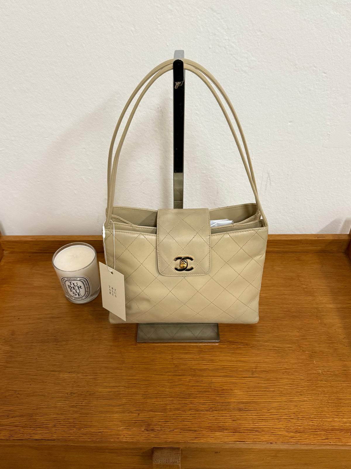 CHANEL KELLY SHOULDER BAG BEIGE TWIST LOCK 24K GOLD