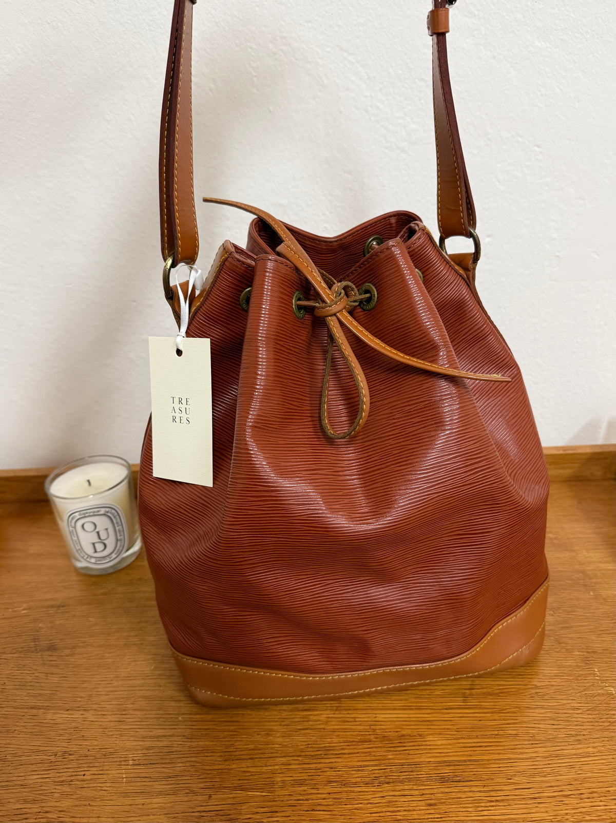 LV PETIT EPI NOÉ BROWN BUCKET BAG