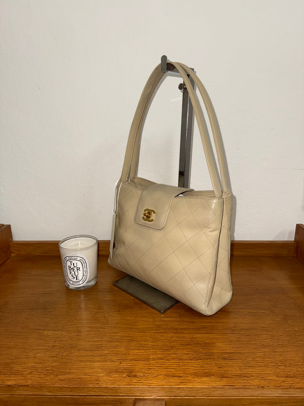 CHANEL KELLY SHOULDER BAG BEIGE TWIST LOCK 24K GOLD