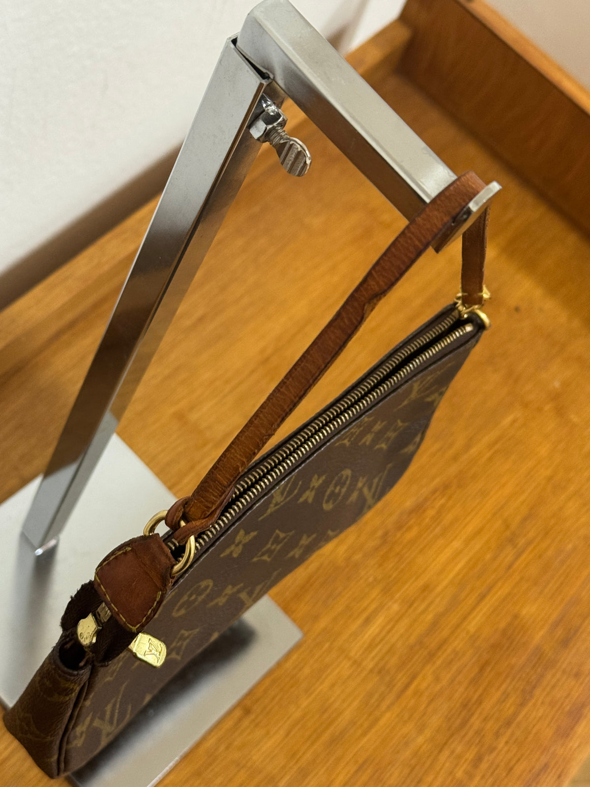 LOUIS VUITTON POCHETTE