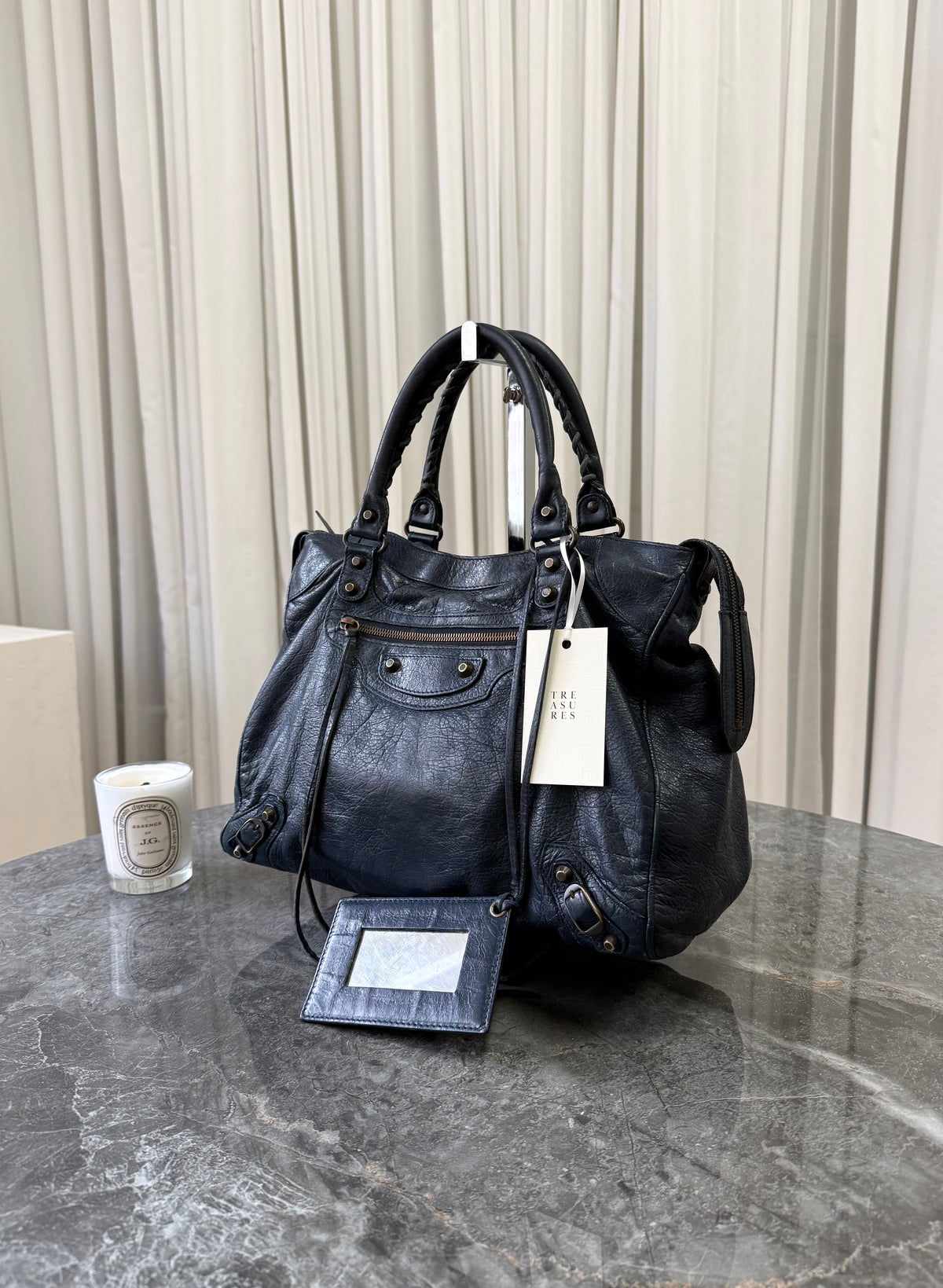 Balenciaga Velo bag in lambskin with brass hardware, photo 3