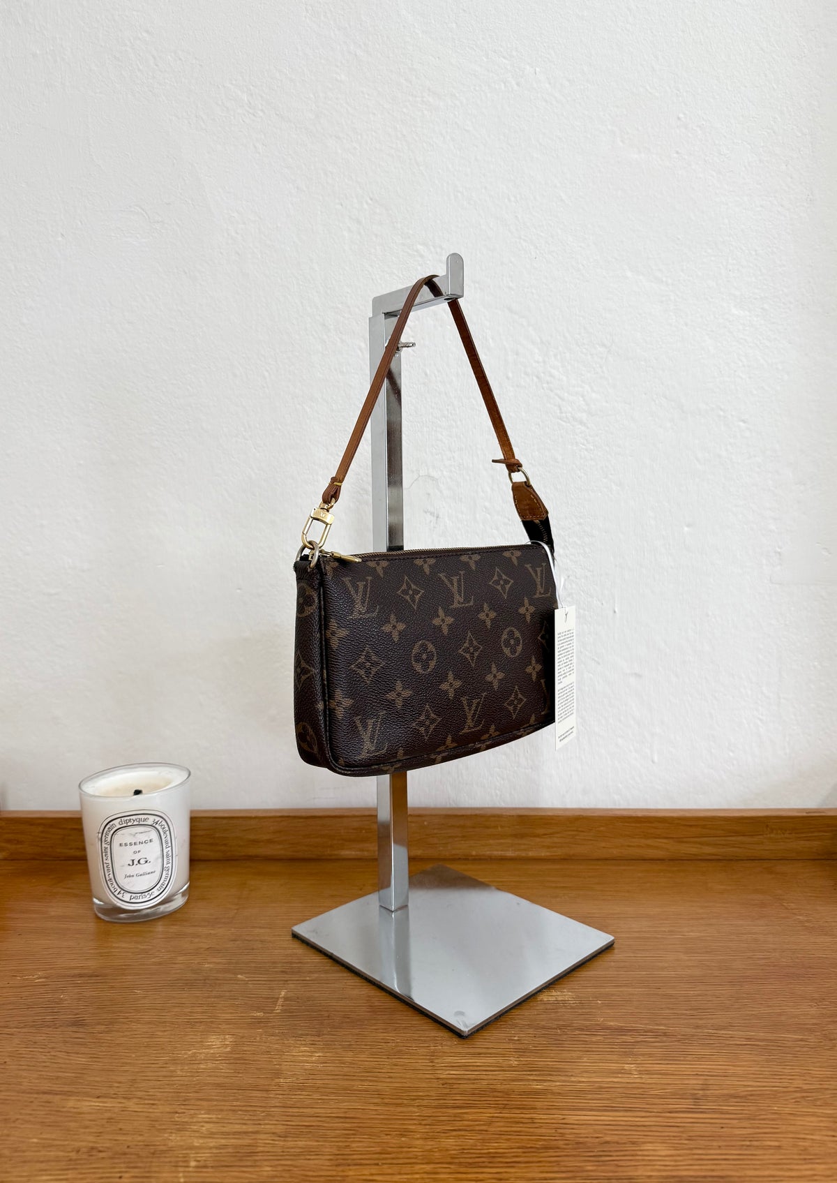 LV Pochette