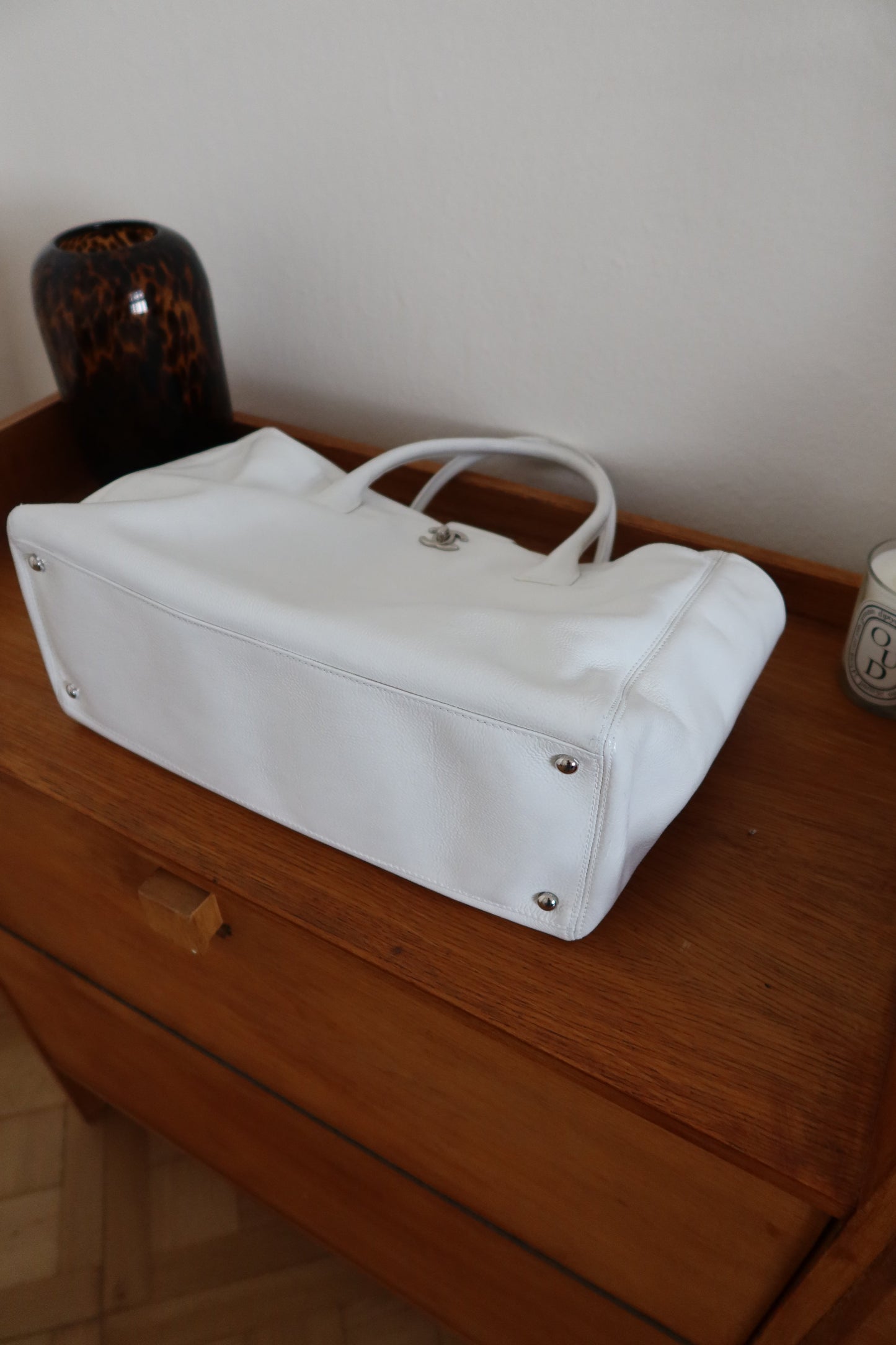 CHANEL EXECUTIVE TOTE BAG WHITE