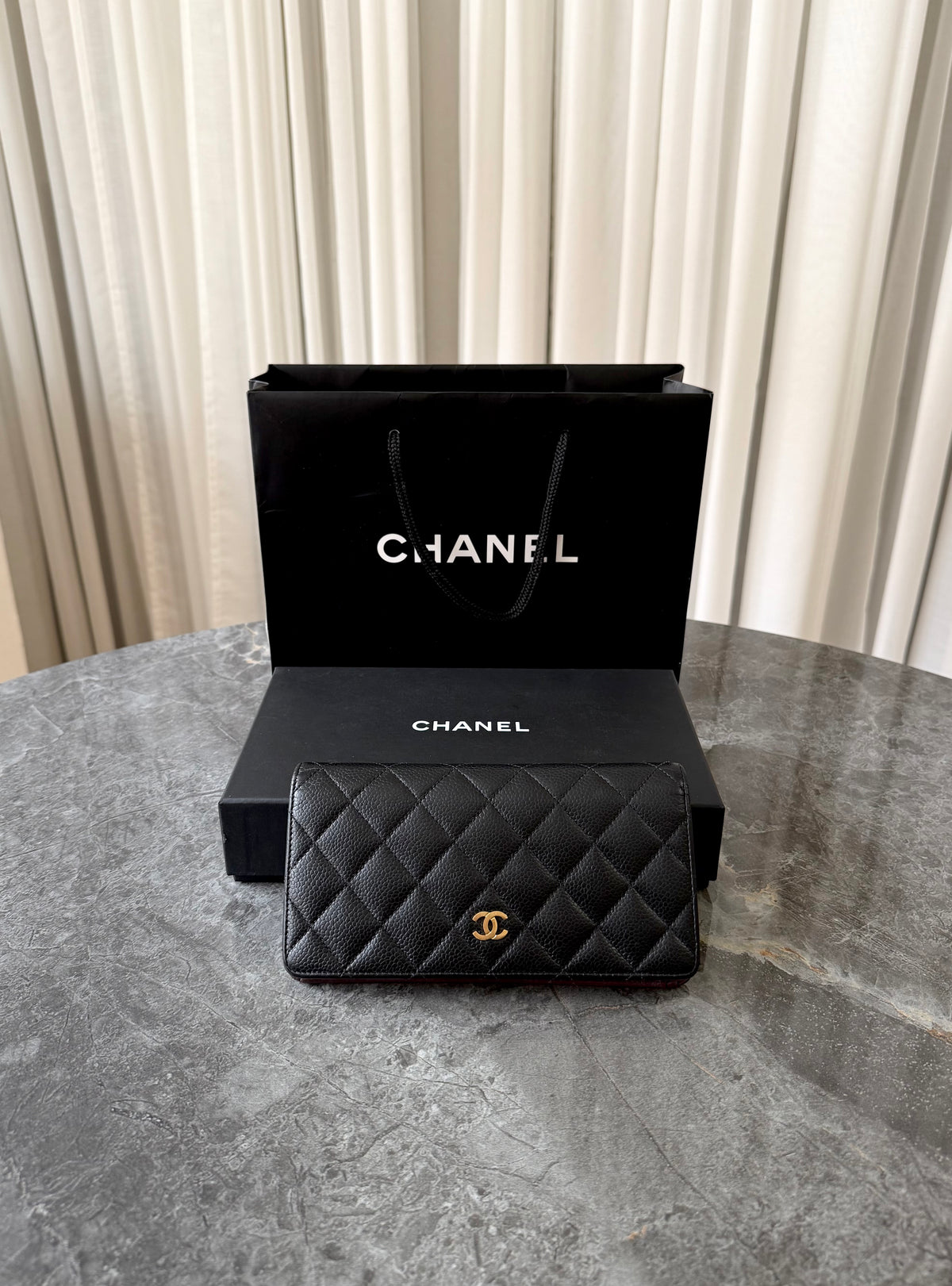 Chanel Long Wallet z černé caviar kůže se zlatým hardwarem, foto 2