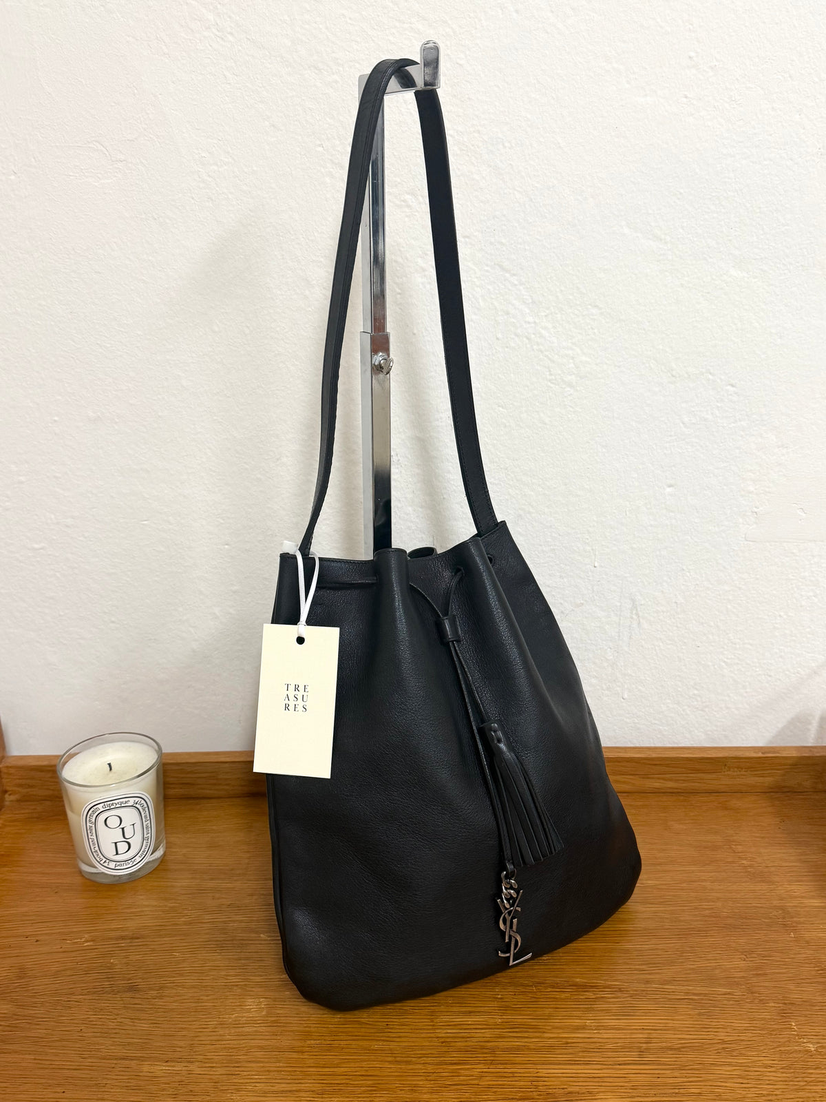 SAINT LAURENT DRAWSTRING BLACK SHOULDER BAG