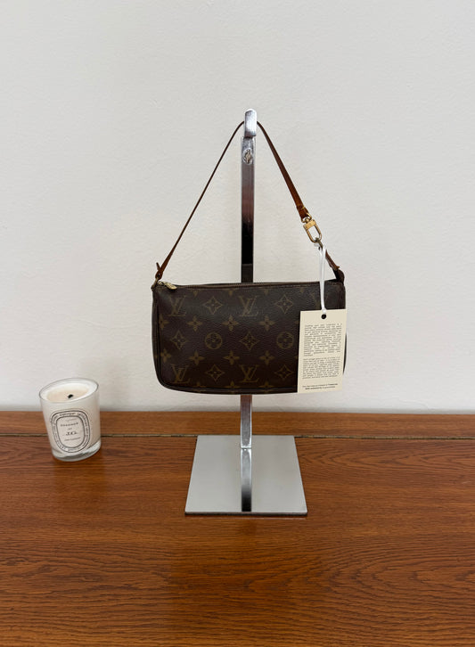 Vintage Louis Vuitton Pochette z canvasu – Treasures Prague