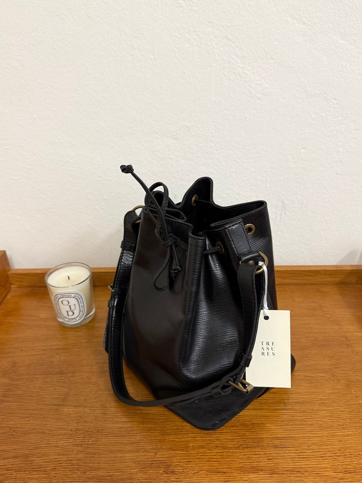 LV EPI PETIT NOÉ BLACK BUCKET BAG