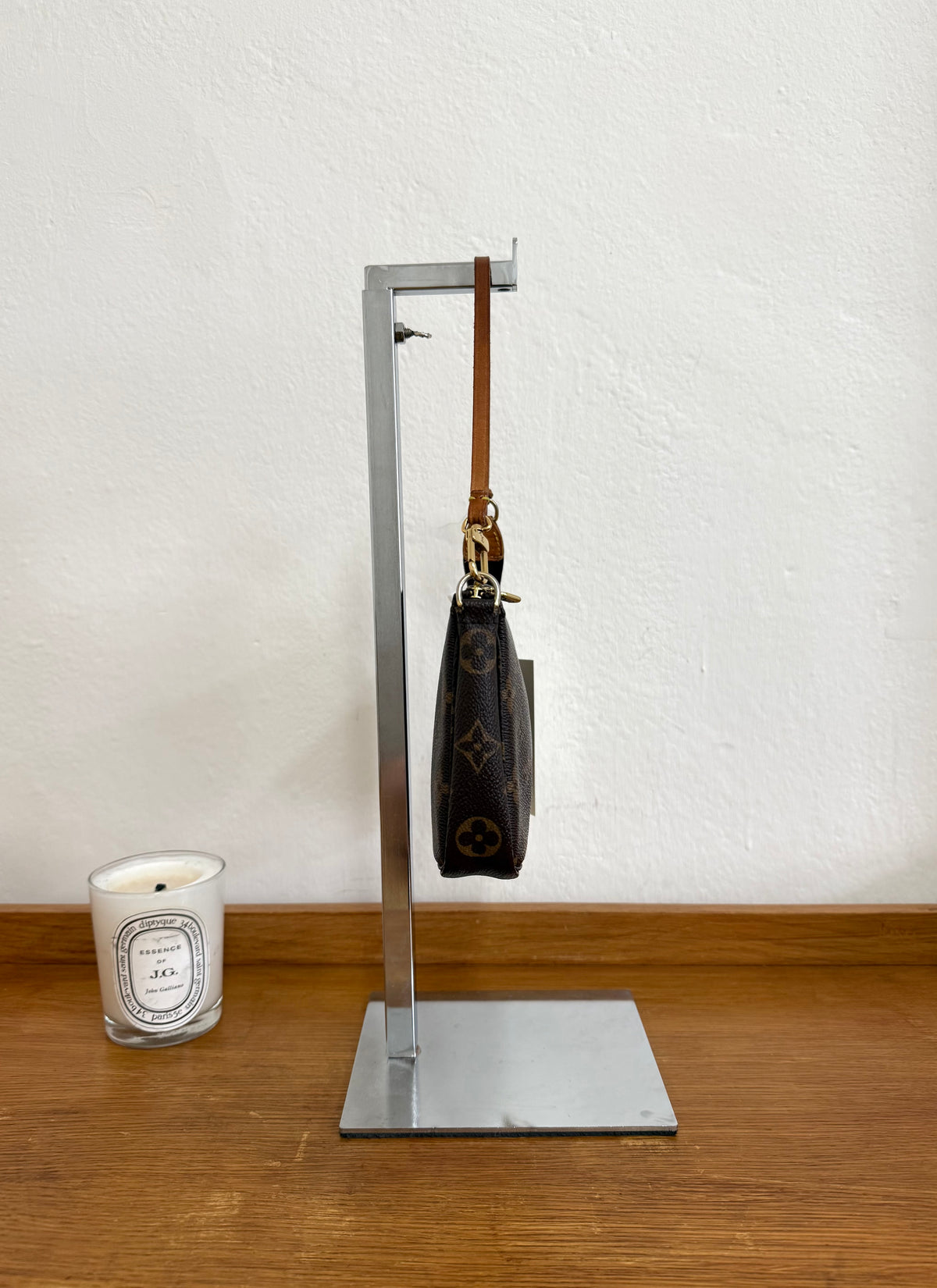LV Pochette