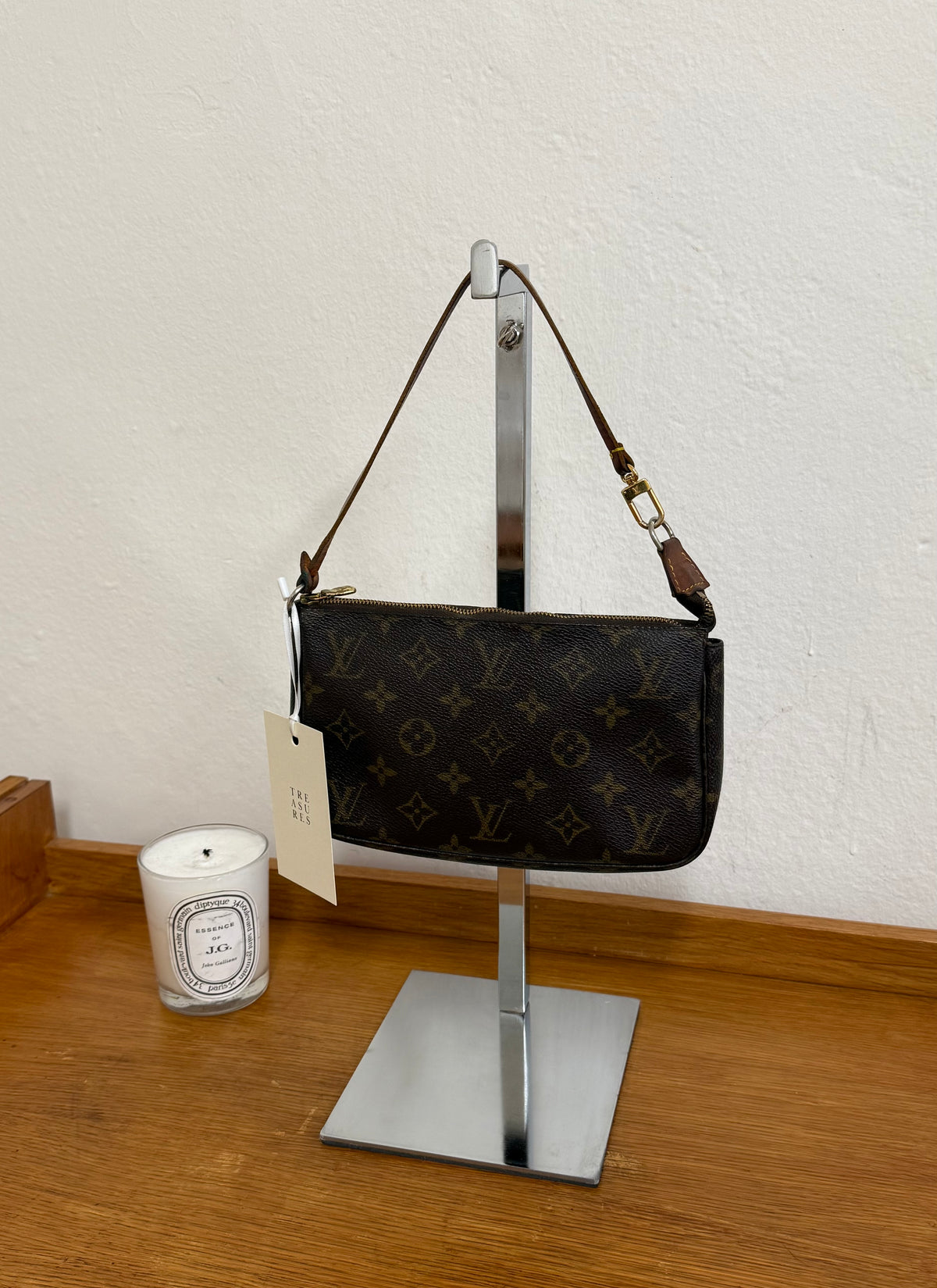 LV POCHETTE