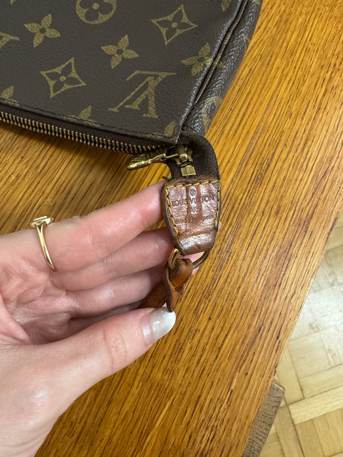 LOUIS VUITTON POCHETTE