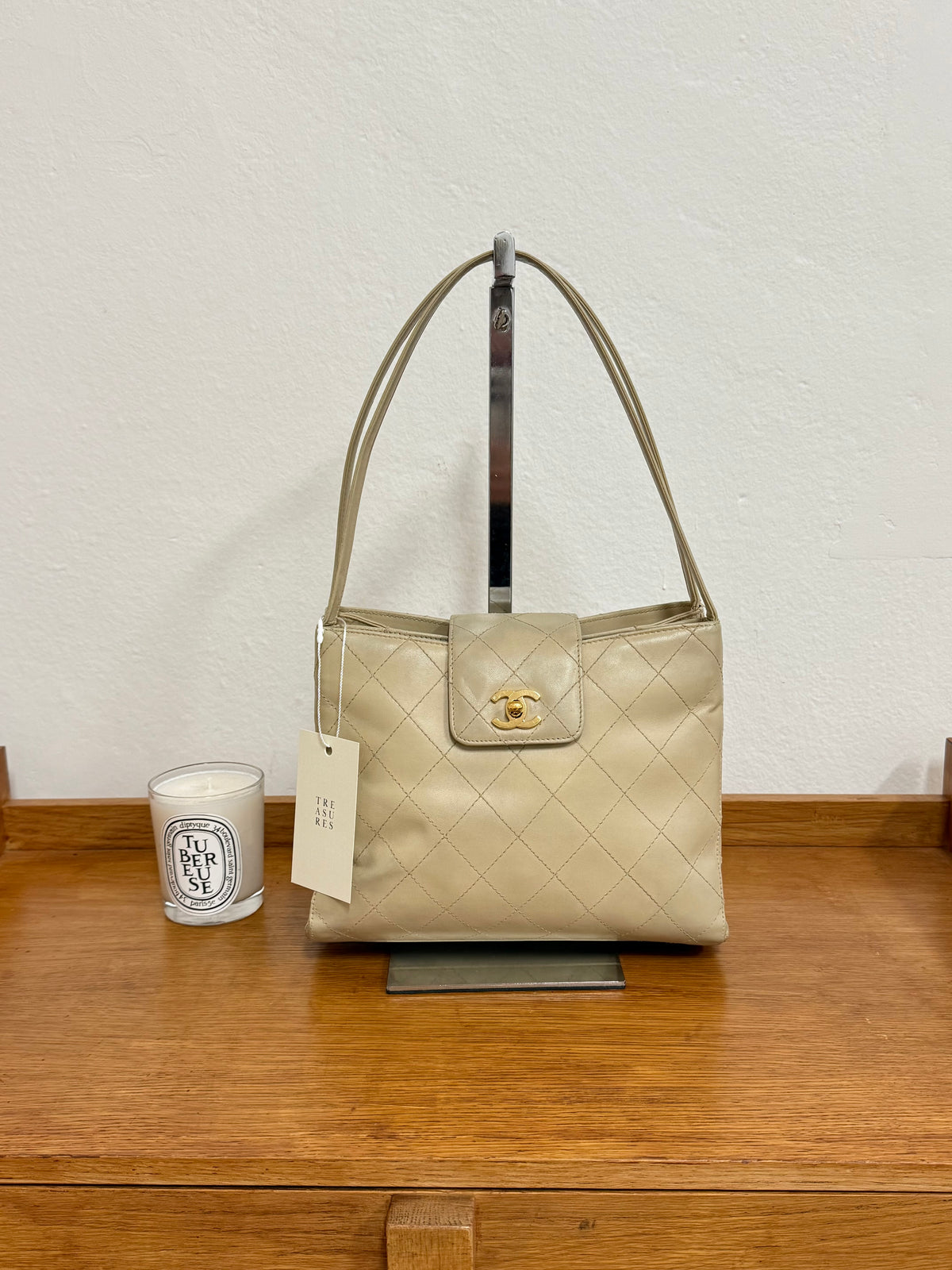 CHANEL KELLY SHOULDER BAG BEIGE TWIST LOCK 24K GOLD
