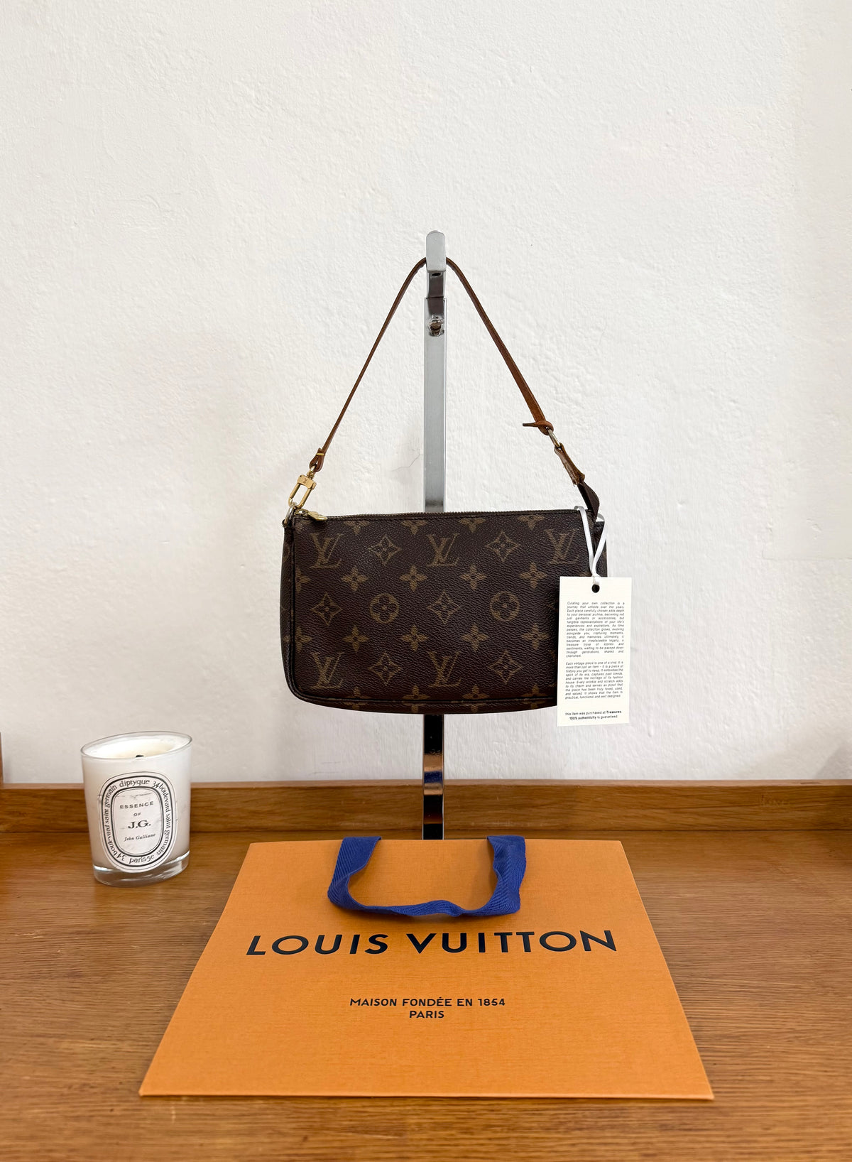 LV Pochette