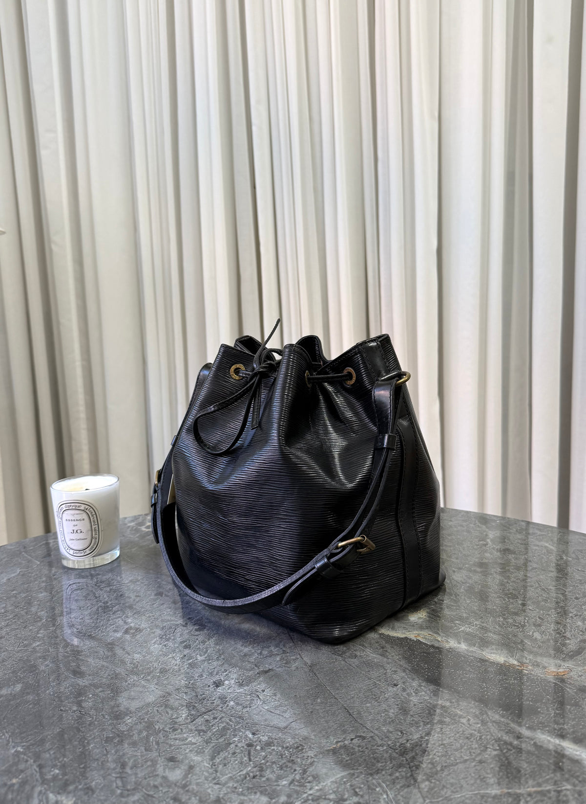 Louis Vuitton Petit Noé z černé Epi kůže, bucket bag, foto 4