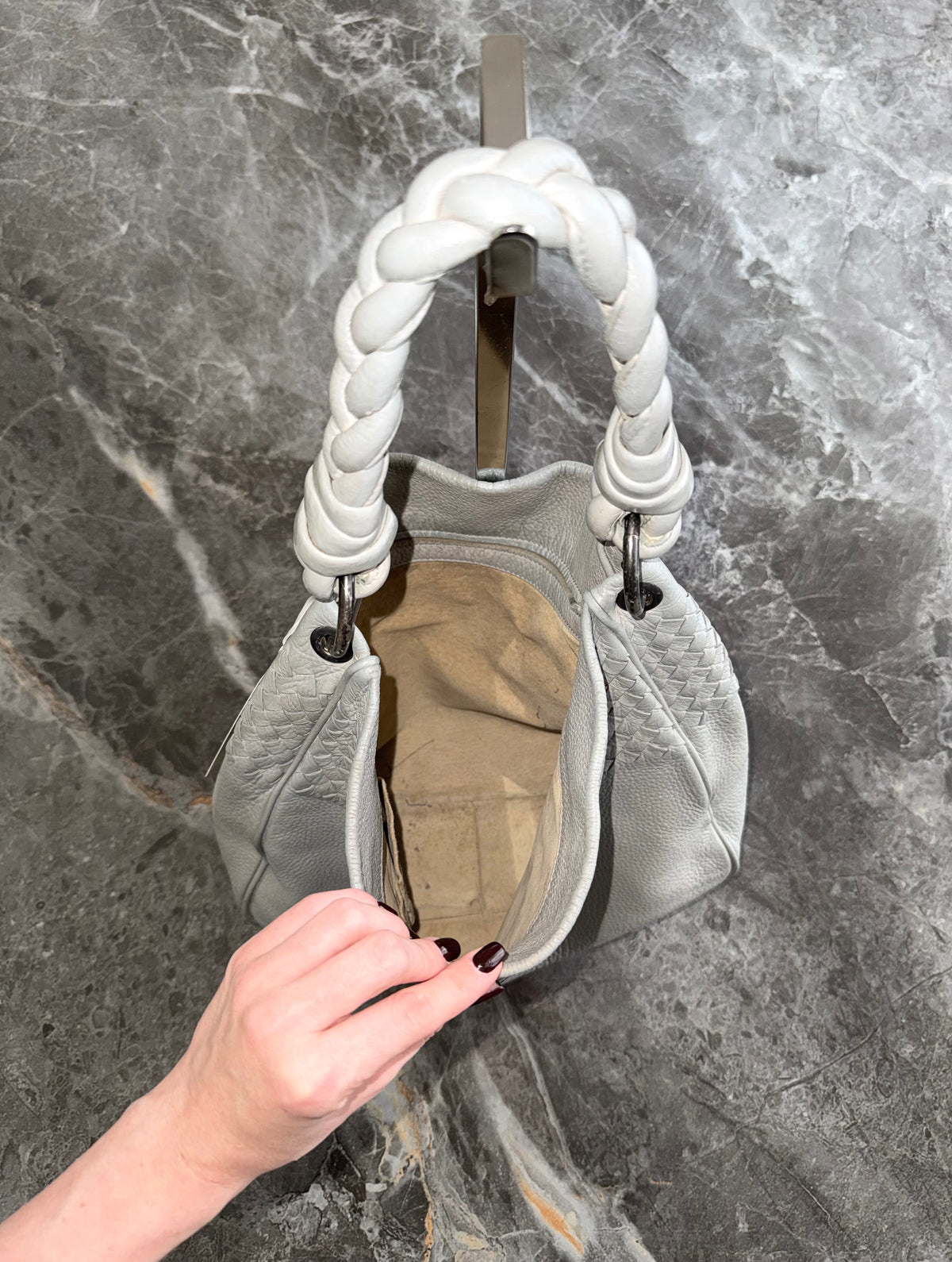 Bottega Veneta hobo bag in light grey Intrecciato leather, photo 10