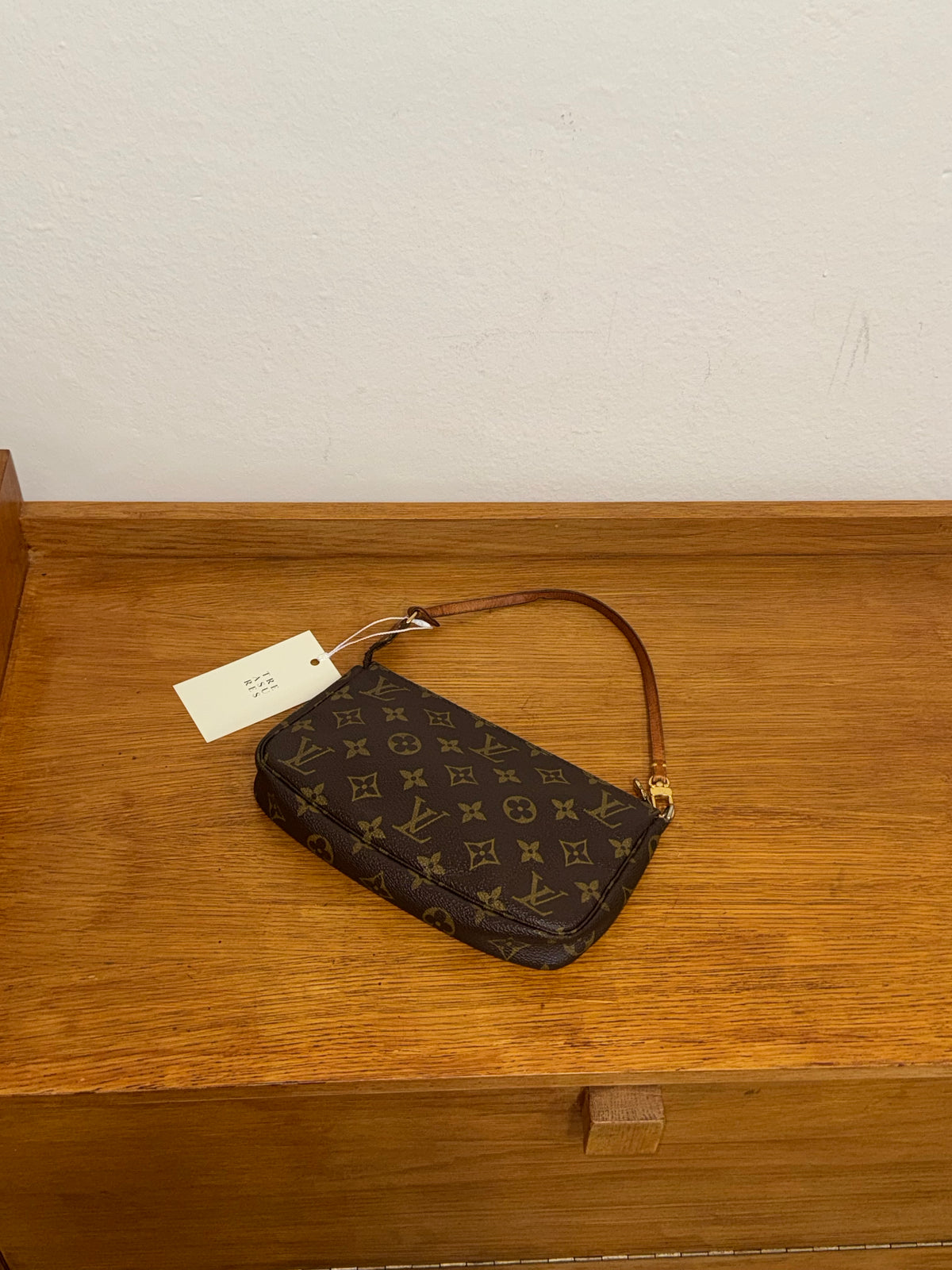 LOUIS VUITTON POCHETTE