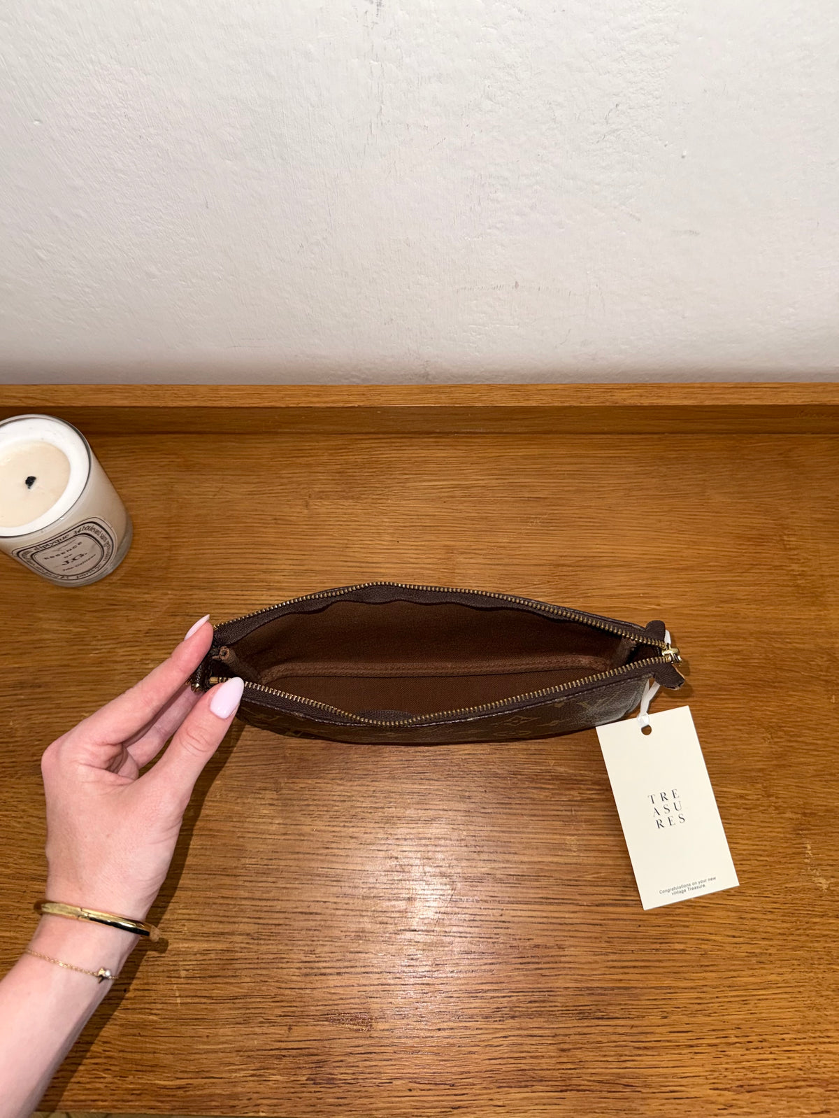 LV Pochette