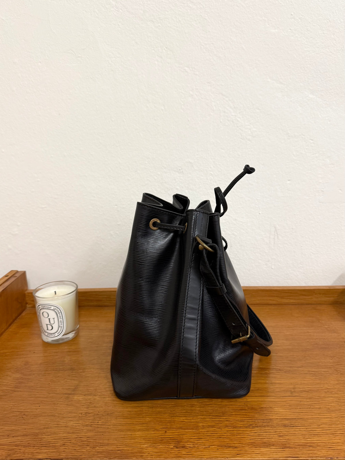 LV EPI PETIT NOÉ BLACK BUCKET BAG